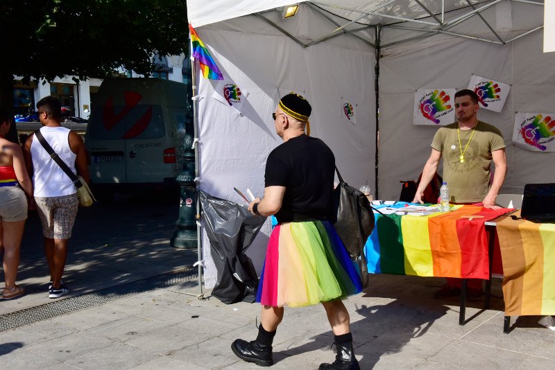 Παρέλαση του Gay Pride έξω από τη Βουλή -Παρόντες Τσακαλώτος, Φίλης, Καρανίκας και Ζωή [εικόνες] | iefimerida.gr 9