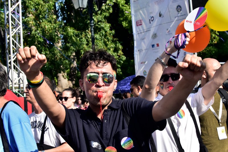 Παρέλαση του Gay Pride έξω από τη Βουλή -Παρόντες Τσακαλώτος, Φίλης, Καρανίκας και Ζωή [εικόνες] | iefimerida.gr 10