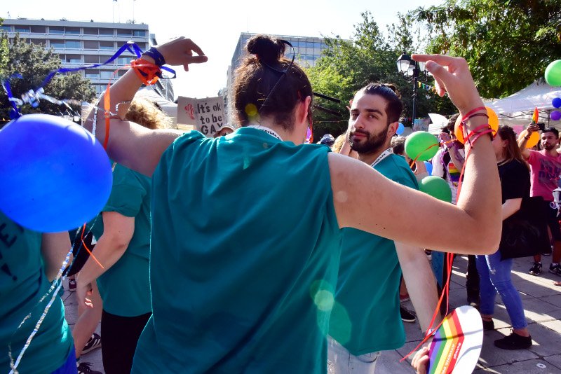 Παρέλαση του Gay Pride έξω από τη Βουλή -Παρόντες Τσακαλώτος, Φίλης, Καρανίκας και Ζωή [εικόνες] | iefimerida.gr 14