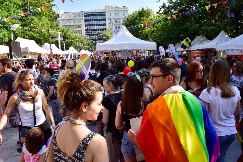 Παρέλαση του Gay Pride έξω από τη Βουλή -Παρόντες Τσακαλώτος, Φίλης, Καρανίκας και Ζωή [εικόνες] | iefimerida.gr 16