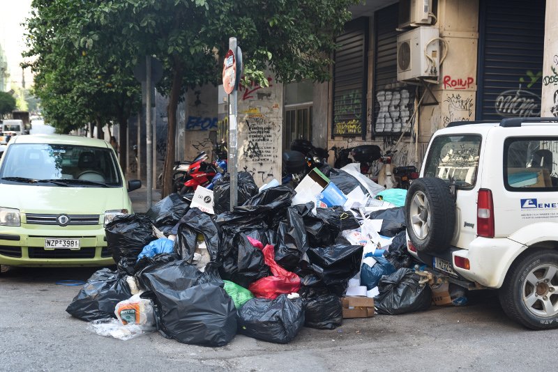 «Βουνά» τα σκουπίδια στην Αθήνα -Βρόμα, δυσωδία, αποπνικτική κατάσταση [εικόνες] | iefimerida.gr 6