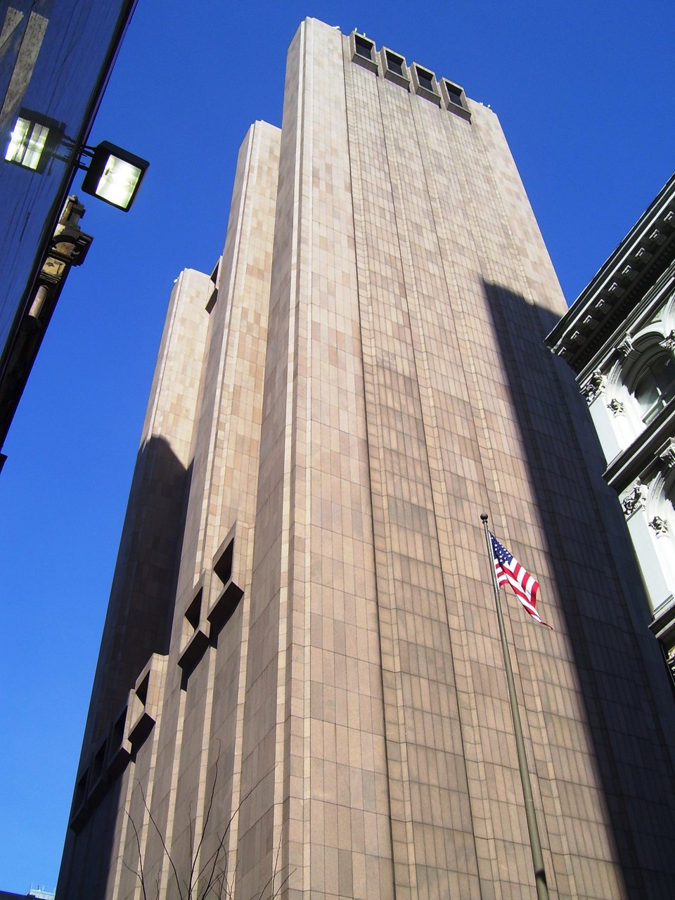 Τι είναι πια αυτός ο ουρανοξύστης που τόσο τρόμαξε τον Τομ Χανκς -Μήπως παγκόσμιο κέντρο παρακολούθησης; [εικόνες] | iefimerida.gr 0