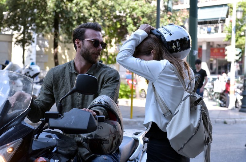 Ο συνοδός της Αχτσιόγλου με τη μηχανή που αναστάτωσε το ίντερνετ [εικόνες] | iefimerida.gr 3