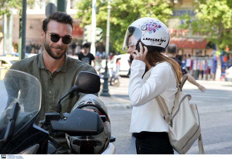 Ο συνοδός της Αχτσιόγλου με τη μηχανή που αναστάτωσε το ίντερνετ [εικόνες] | iefimerida.gr 0