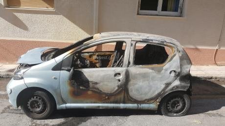 Της μητέρας του ήταν το αυτοκίνητο που έκαψε ο 18χρονος στην Πάτρα -Γιατί το έκανε [εικόνες & βίντεο] | iefimerida.gr 1