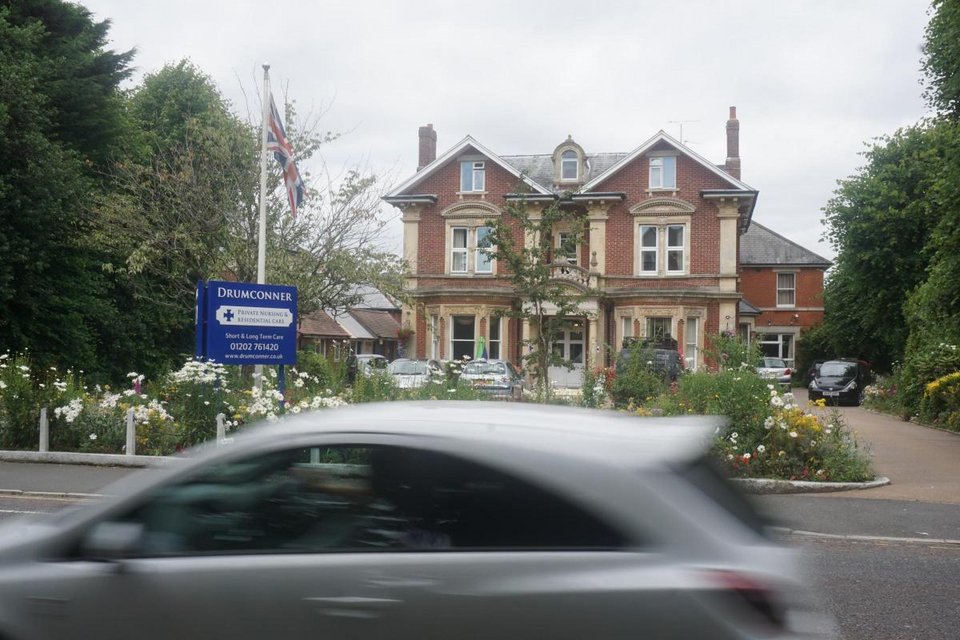 Ετοιμοθάνατος έφυγε από νοσοκομείο για να καπνίσει το τελευταίο τσιγάρο μαριχουάνας [εικόνες] | iefimerida.gr 2