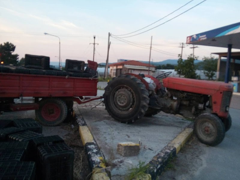 Βέροια: Νεκρός σε τροχαίο οδηγός τρακτέρ -Αγροτικό προσέκρουσε στην πλατφόρμα του [εικόνες] | iefimerida.gr 0