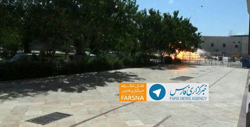 Ιράν: Επιθέσεις του ISIS σε Βουλή και μαυσωλείο Χομεϊνί -12 νεκροί & 39 τραυματίες [εικόνες & βίντεο] | iefimerida.gr 4