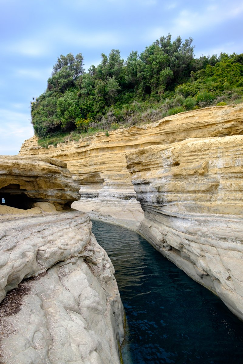 Canal d' amour: Η πιο ιδιαίτερη παραλία της Κέρκυρας -Είναι... σκαλιστή και κουβαλά μύθο για τους ερωτευμένους [εικόνες] | iefimerida.gr 11