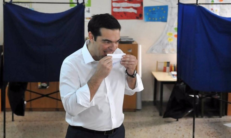 «Αγάπη μου, έκλεισα τις τράπεζες!» -Το Twitter «τα σπάει» με τα 2 χρόνια capital controls [εικόνες] | iefimerida.gr 1