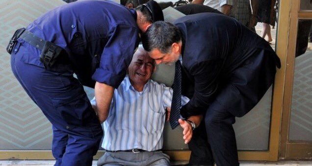 «Αγάπη μου, έκλεισα τις τράπεζες!» -Το Twitter «τα σπάει» με τα 2 χρόνια capital controls [εικόνες] | iefimerida.gr 2