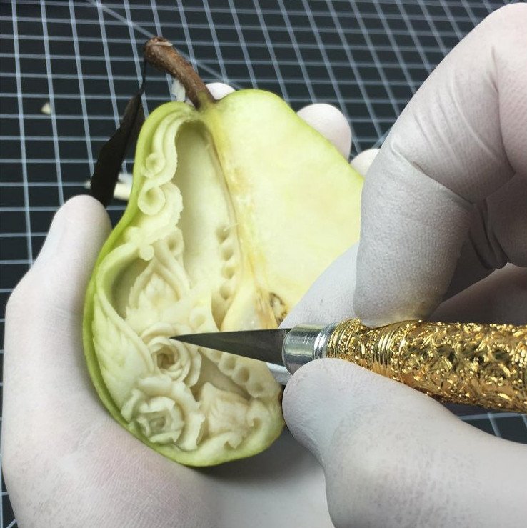 Απίστευτος σεφ «κεντάει» λαχανικά και φρούτα -Τέχνη με καρπούζι και μπρόκολο [εικόνες]  | iefimerida.gr 8