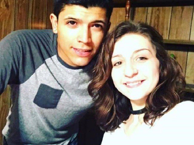 Εγκυος πυροβόλησε και σκότωσε τον άντρα της την ώρα που γύριζαν βιντεάκι στο YouTube [εικόνες] | iefimerida.gr 0