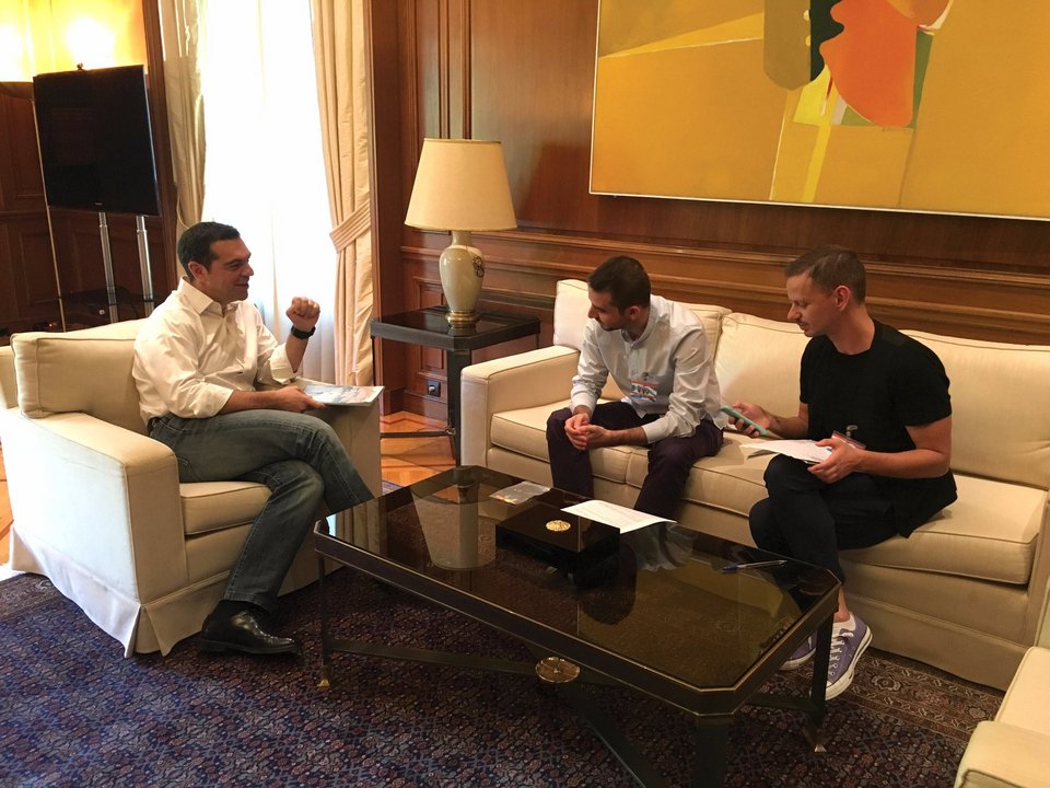 Ο Τσίπρας σε μια πρωτότυπη συνέντευξη σε γκέι περιοδικό: Η αγάπη είναι αγάπη, ανεξάρτητα από το φύλο [εικόνες] | iefimerida.gr 2