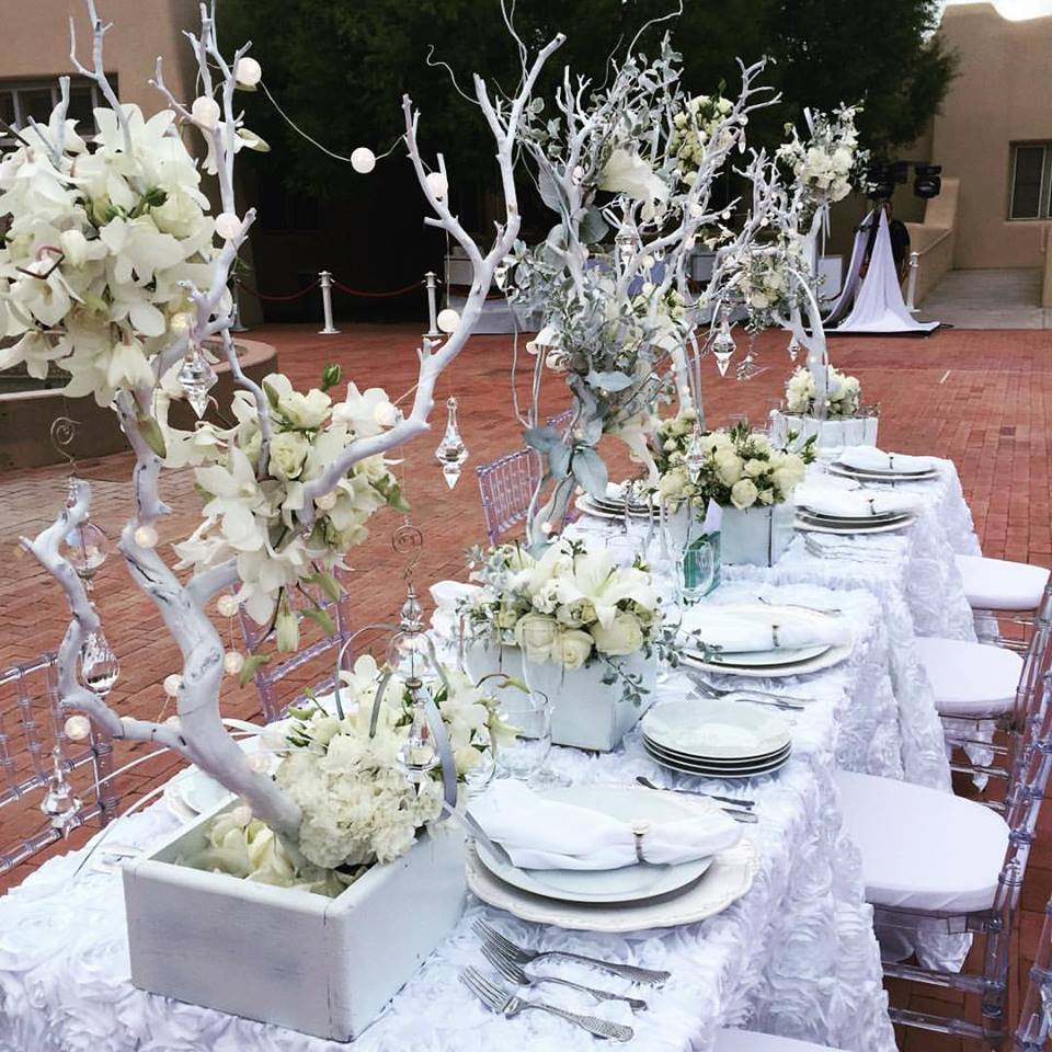 «Δείπνο στα λευκά» -Μια υπέροχη γαλλική συνήθεια, με χλιδή και κηροπήγια, στο κέντρο του Παρισιού [εικόνες] | iefimerida.gr 9