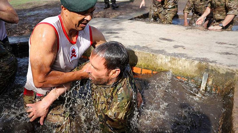 Απίθανη προετοιμασία της εθνικής Αγγλίας -Πέρασαν 48 ώρες με τους πεζοναύτες [εικόνες] | iefimerida.gr 2