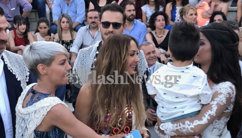 Επικός γάμος στην Κρήτη: 13 κουμπάροι και 13 νονοί -Ασλανίδου, Βέρτης ανάμεσά τους [εικόνες & βίντεο] | iefimerida.gr 5