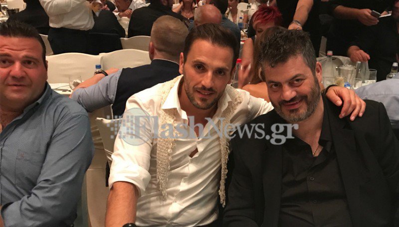 Επικός γάμος στην Κρήτη: 13 κουμπάροι και 13 νονοί -Ασλανίδου, Βέρτης ανάμεσά τους [εικόνες & βίντεο] | iefimerida.gr 9