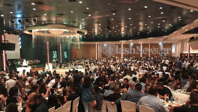 Επικός γάμος στην Κρήτη: 13 κουμπάροι και 13 νονοί -Ασλανίδου, Βέρτης ανάμεσά τους [εικόνες & βίντεο] | iefimerida.gr 8