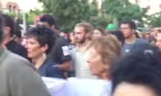 Παρέλαση του Gay Pride έξω από τη Βουλή -Παρόντες Τσακαλώτος, Φίλης, Καρανίκας και Ζωή [εικόνες] | iefimerida.gr 4