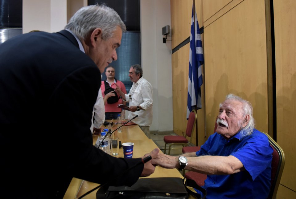 Συγκλόνισε ο Μανώλης Γλέζος: Ναι, Τόσκα, κι αν πεθάνω, θα σας κυνηγάει η ύπαρξή μου [εικόνες & βίντεο] | iefimerida.gr 2
