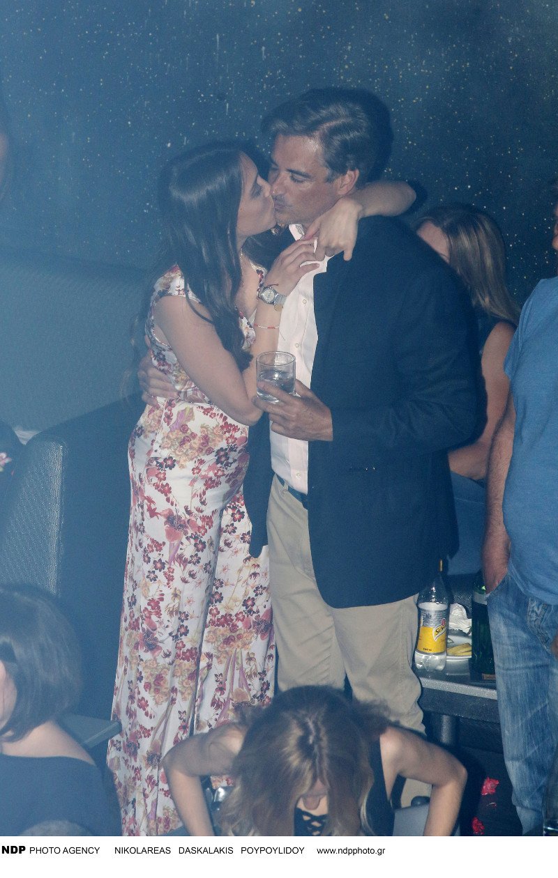 Δεν ξεκολλάει από τον Αρη Σπηλιωτόπουλο η 21χρονη σύντροφός του [εικόνες] | iefimerida.gr 2