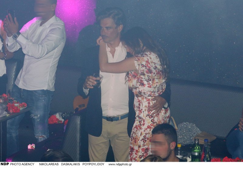 Δεν ξεκολλάει από τον Αρη Σπηλιωτόπουλο η 21χρονη σύντροφός του [εικόνες] | iefimerida.gr 6