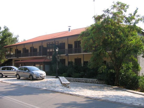 Δεν ξεκολλάει από τον Αρη Σπηλιωτόπουλο η 21χρονη σύντροφός του [εικόνες] | iefimerida.gr 8