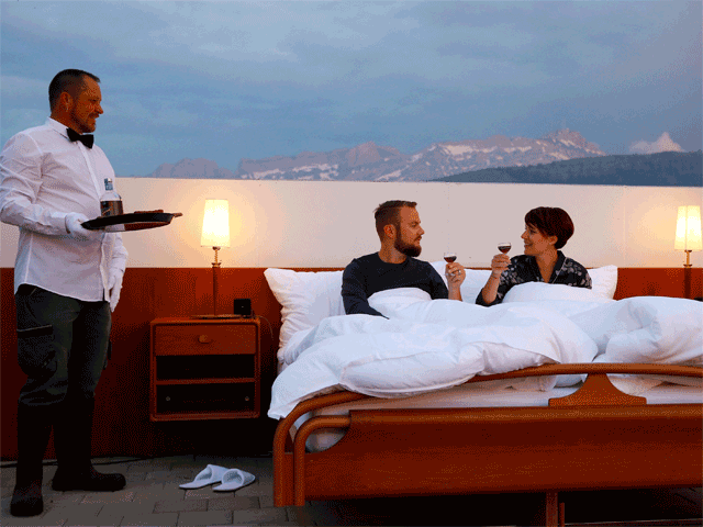 Ξενοδοχείο χωρίς ταβάνι και τοίχους -Μαγική εμπειρία στην Ελβετία [εικόνες] | iefimerida.gr 7