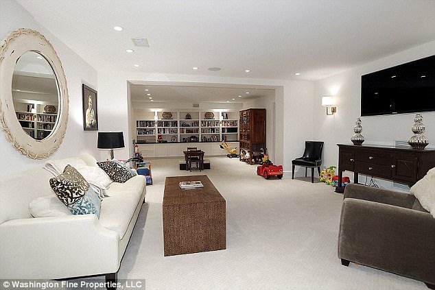 Ανοιχτοχέρηδες οι Ομπάμα -Αγόρασαν τον πύργο που νοίκιαζαν στην Ουάσινγκτον, για 7 εκατ. ευρώ [εικόνες] | iefimerida.gr 2