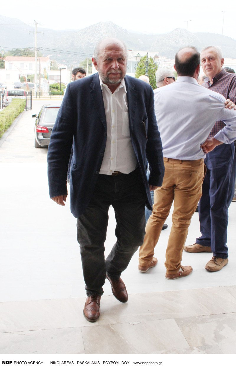 Το τελευταίο αντίο στον σεναριογράφο Λευτέρη Καπώνη [εικόνες] | iefimerida.gr 1