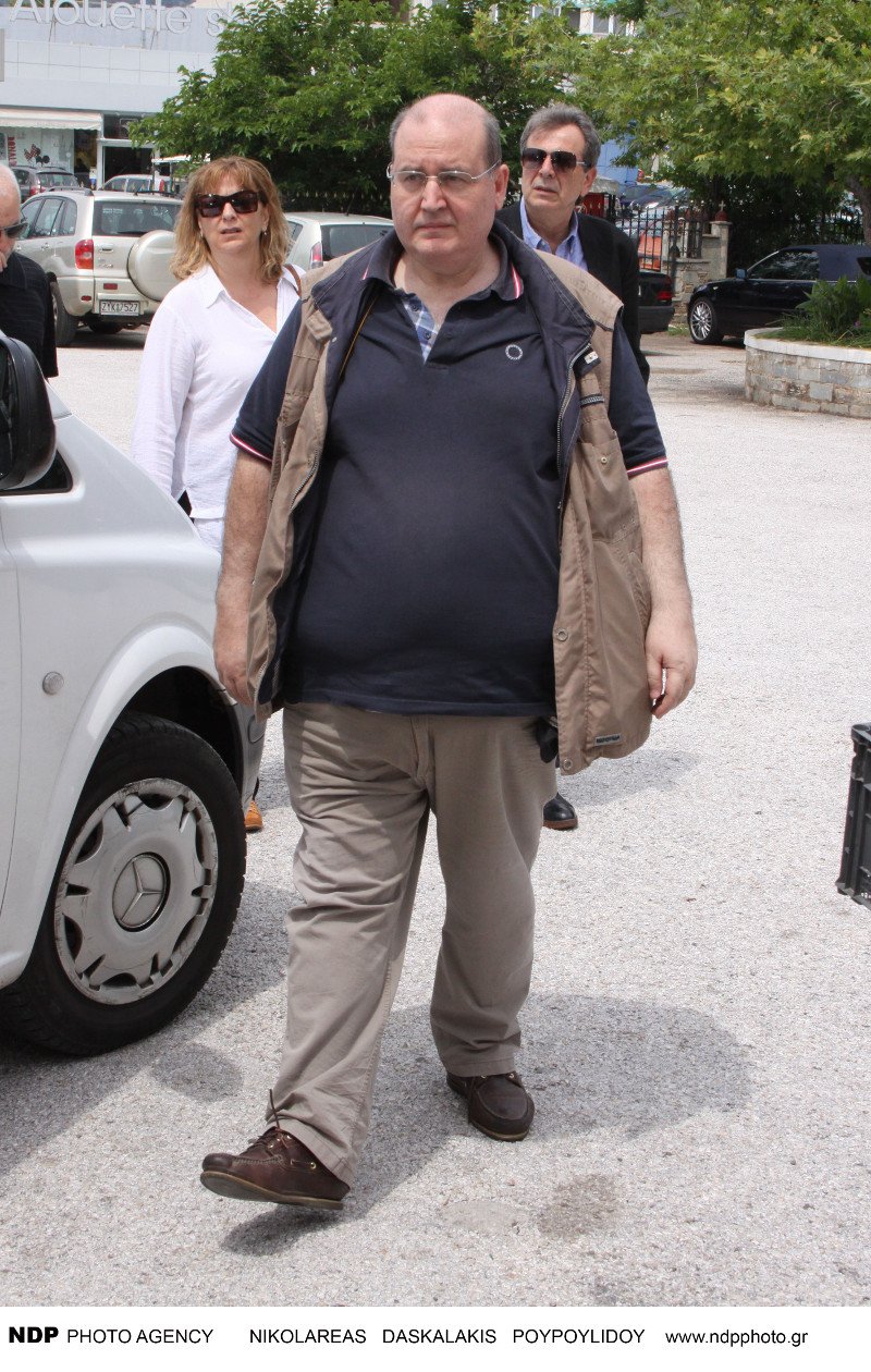 Το τελευταίο αντίο στον σεναριογράφο Λευτέρη Καπώνη [εικόνες] | iefimerida.gr 2