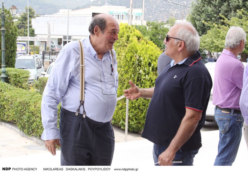 Το τελευταίο αντίο στον σεναριογράφο Λευτέρη Καπώνη [εικόνες] | iefimerida.gr 3