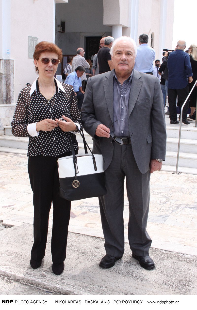 Το τελευταίο αντίο στον σεναριογράφο Λευτέρη Καπώνη [εικόνες] | iefimerida.gr 5