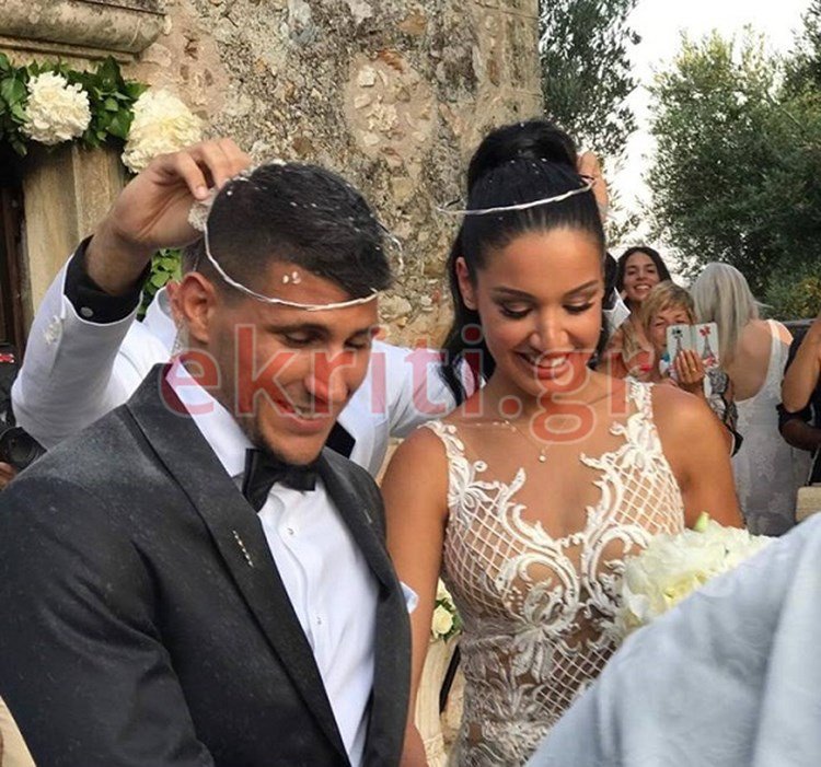 Παντρεύτηκε ο διεθνής ποδοσφαιριστής Νίκος Καρέλης- Πανέμορφη η νύφη [εικόνες] | iefimerida.gr 0