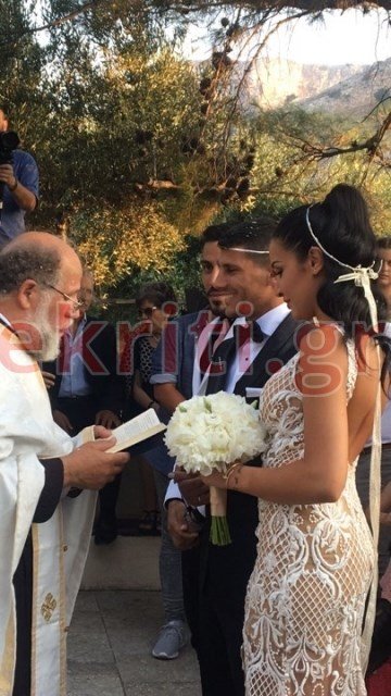 Παντρεύτηκε ο διεθνής ποδοσφαιριστής Νίκος Καρέλης- Πανέμορφη η νύφη [εικόνες] | iefimerida.gr 1