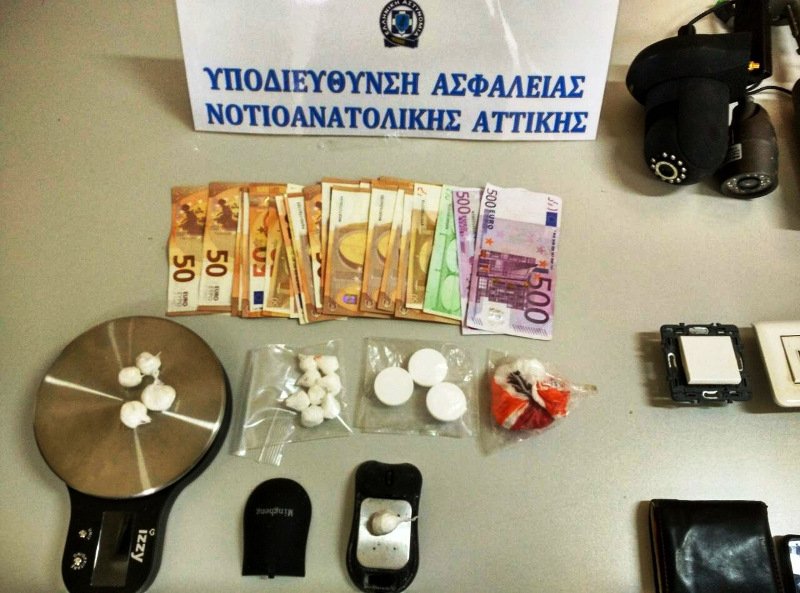 Παράνομο καζίνο στο Ανω Καλαμάκι: Ο λαϊκός τραγουδιστής, ο μάνατζερ και η υποψήφια βουλευτής | iefimerida.gr 1