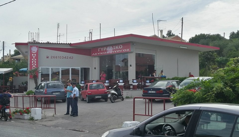 Αγρια δολοφονία στην Κέρκυρα: Σκότωσε τον εραστή της γυναίκας του με απανωτές μαχαιριές [εικόνες] | iefimerida.gr 1