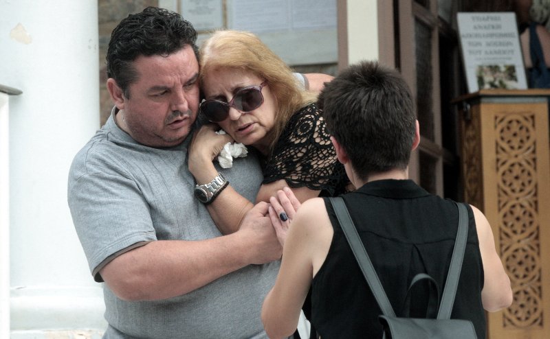 Το τελευταίο αντίο στον Κώστα Εφήμερο [εικόνες] | iefimerida.gr 1