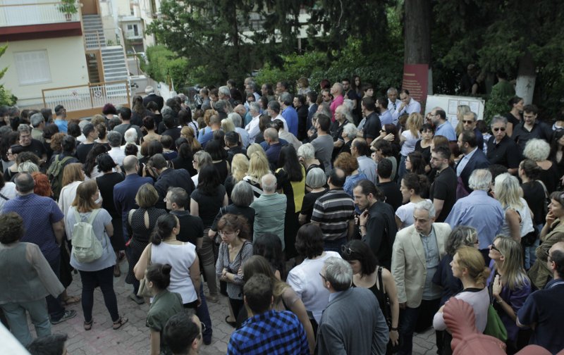 Το τελευταίο αντίο στον Κώστα Εφήμερο [εικόνες] | iefimerida.gr 0