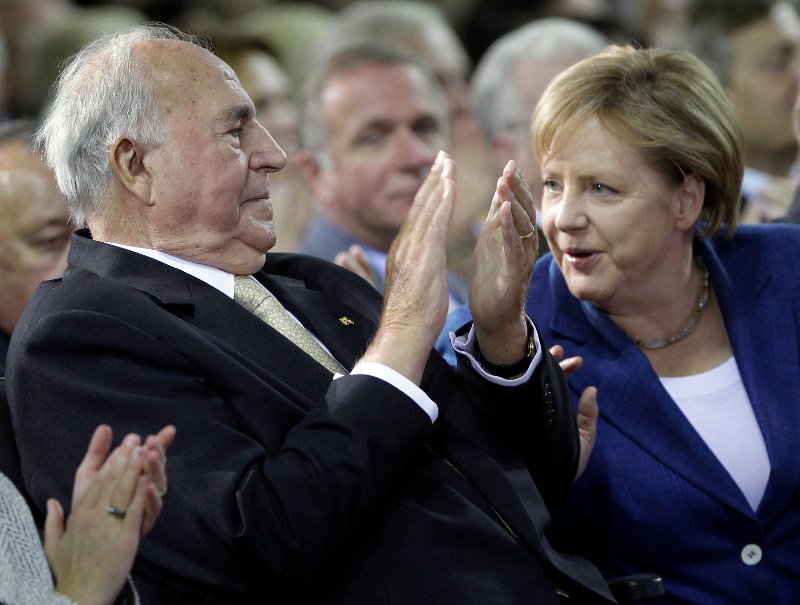 Η χήρα του Χέλμουτ Κολ δεν ήθελε να μιλήσει η Μέρκελ σε τελετή στη μνήμη του [εικόνες] | iefimerida.gr 4