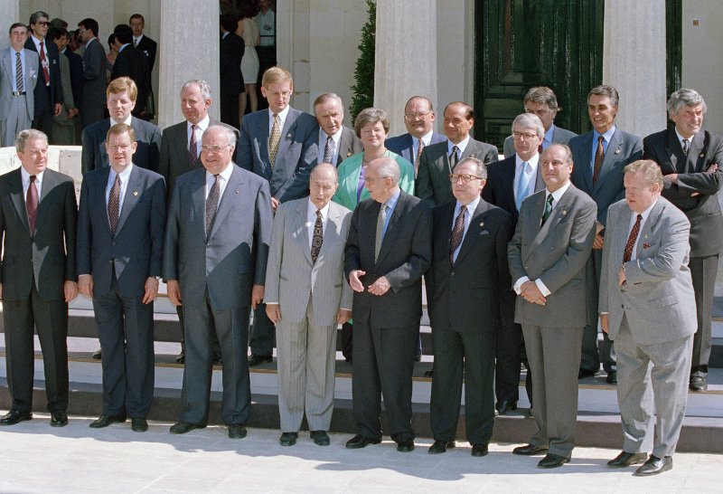 Πέθανε ο Χέλμουτ Κολ - Ο πρώτος καγκελάριος της ενιαίας Γερμανίας [εικόνες] | iefimerida.gr 9