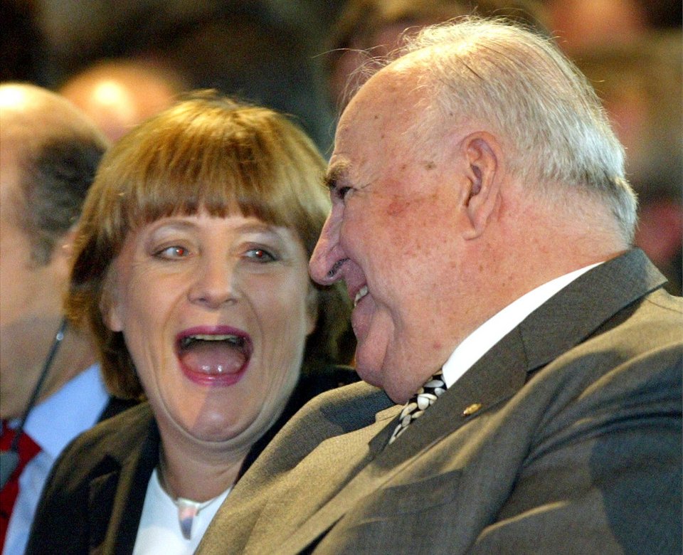 Η χήρα του Χέλμουτ Κολ δεν ήθελε να μιλήσει η Μέρκελ σε τελετή στη μνήμη του [εικόνες] | iefimerida.gr 1