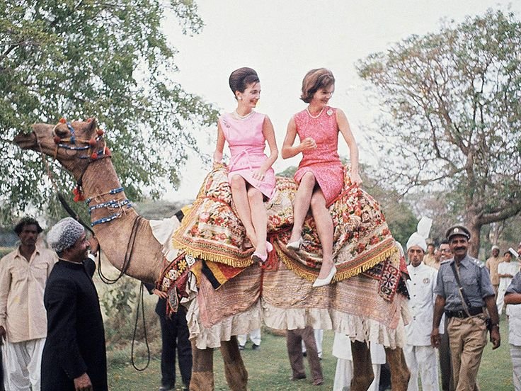 Η ζηλιάρα αδελφή της Τζάκι Κένεντι -Μπουρζουά, άτακτη, φιλόδοξη [εικόνες] | iefimerida.gr 32