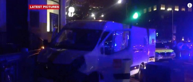 Τρομοκρατικές επιθέσεις στην καρδιά του Λονδίνου με βαν και μαχαίρια -7 θύματα -Νεκροί οι 3 δράστες [εικόνες & βίντεο] | iefimerida.gr 1