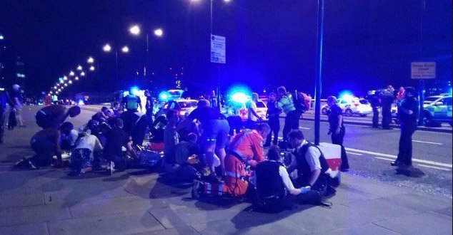 Τρομοκρατικές επιθέσεις στην καρδιά του Λονδίνου με βαν και μαχαίρια -7 θύματα -Νεκροί οι 3 δράστες [εικόνες & βίντεο] | iefimerida.gr 2