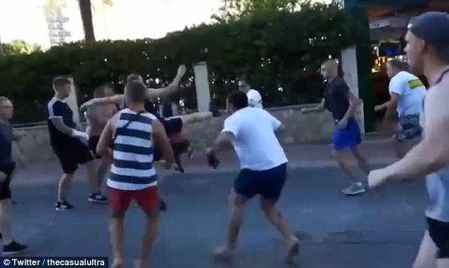 Πολύ ξύλο ανάμεσα σε Γερμανούς χούλιγκαν στη Μαγιόρκα -Οπαδοί της Ντόρτμουντ και της Σάλκε [εικόνες & βίντεο] | iefimerida.gr 1