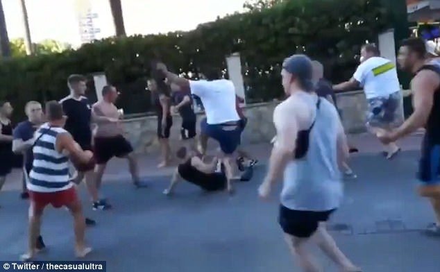 Πολύ ξύλο ανάμεσα σε Γερμανούς χούλιγκαν στη Μαγιόρκα -Οπαδοί της Ντόρτμουντ και της Σάλκε [εικόνες & βίντεο] | iefimerida.gr 2