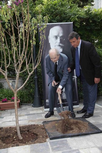 Μανούσος Γρυλλάκης: Ο φύλακας-άγγελος του Κ. Μητσοτάκη ως το τέλος [εικόνες] | iefimerida.gr 12