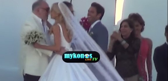 Ο Πέτρος Κόκκαλης παρέα με τη Δήμητρα Ματσούκα στον γάμο της Δούκισσας Νομικού [βίντεο] | iefimerida.gr 0